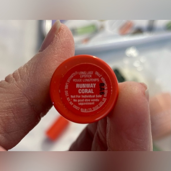 Clinique 5 bags with beauty products - Picture 10 of 15